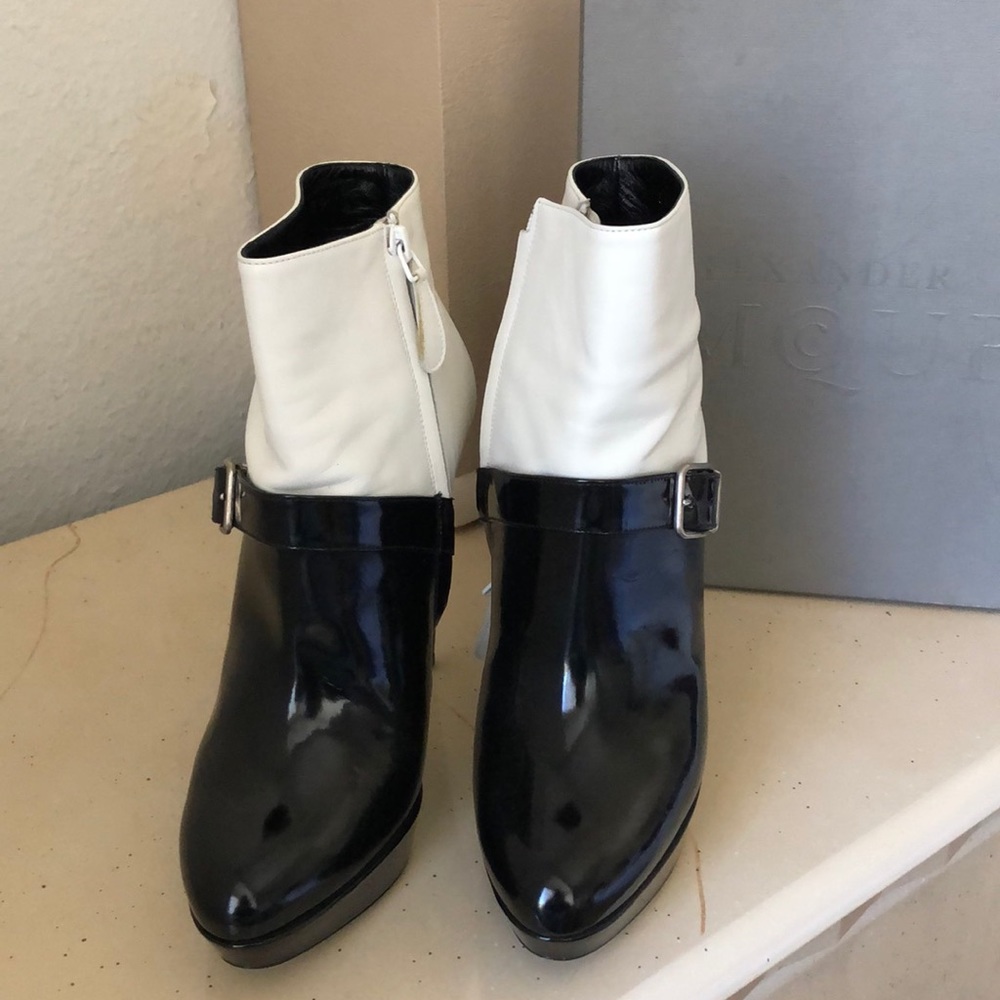 Alexander McQueen Black/Ivory Boots Size 39